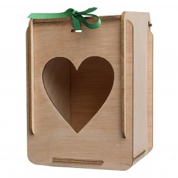 caja de madera con corazón